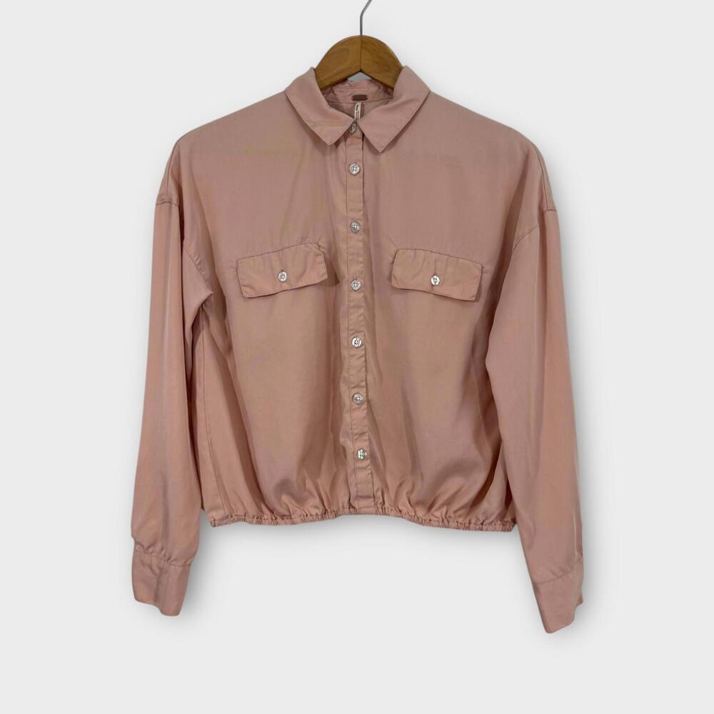 Free People Women’s Size 0  XS Light Pink Lyocell Collared Cut Out Back Shirt